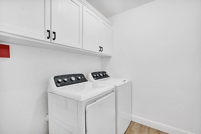 4877 E Illinois Avenue, Fresno, CA 93727