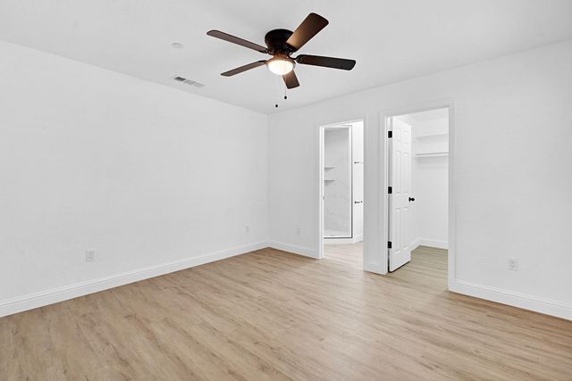 4877 E Illinois Avenue, Fresno, CA 93727