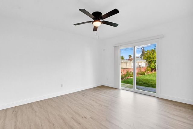 4877 E Illinois Avenue, Fresno, CA 93727