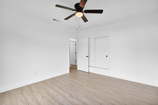 4877 E Illinois Avenue, Fresno, CA 93727