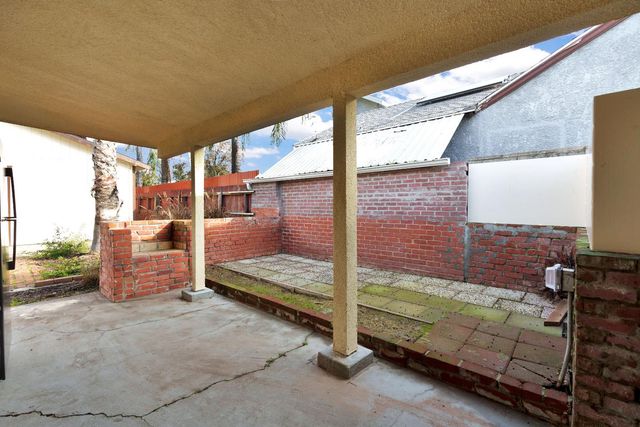 4877 E Illinois Avenue, Fresno, CA 93727