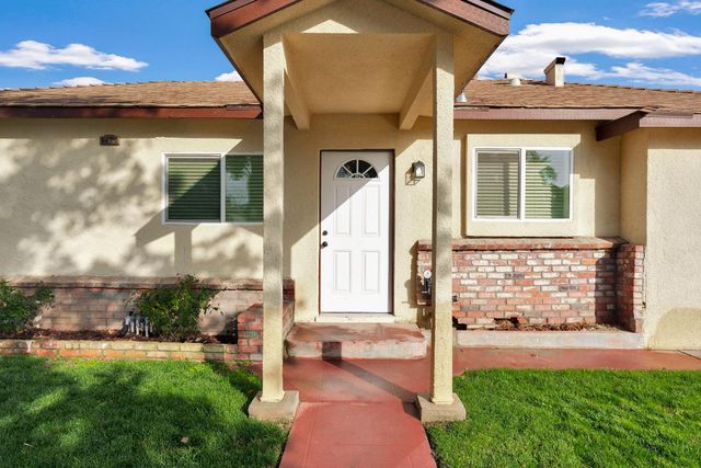 4877 E Illinois Avenue, Fresno, CA 93727