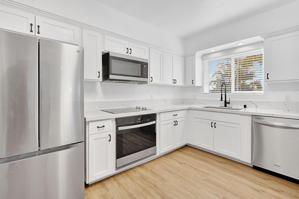 Image 12 of property listing at 4877 E Illinois Avenue, Fresno, CA 93727