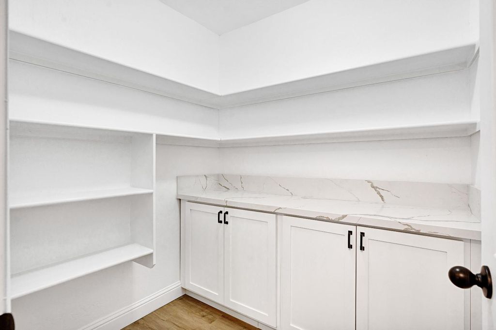 Image 16 of property listing at 4877 E Illinois Avenue, Fresno, CA 93727