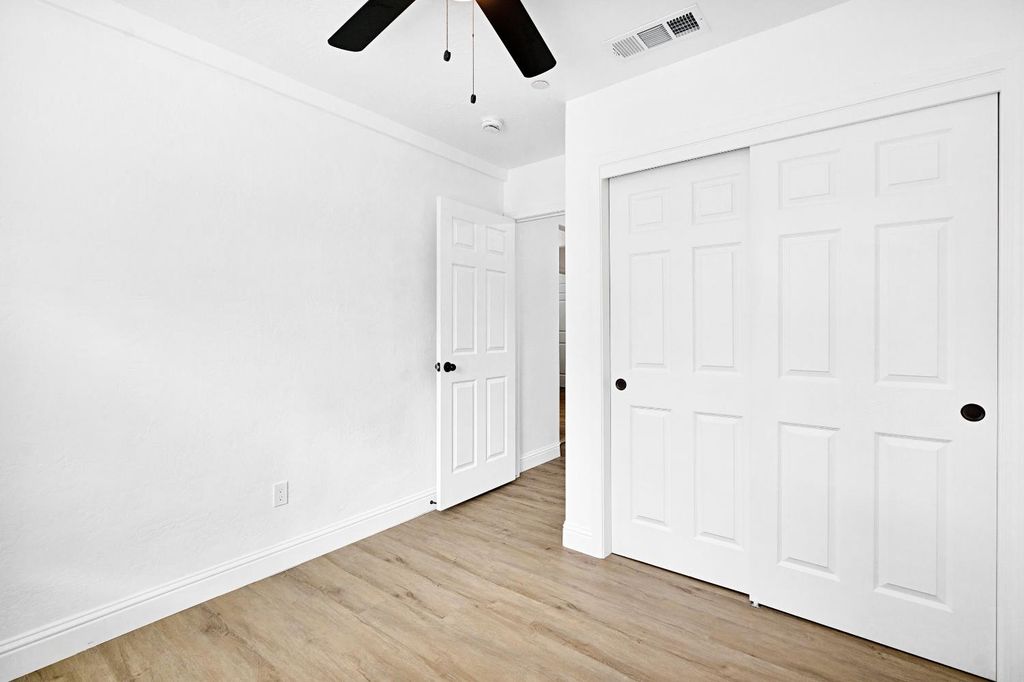 Image 18 of property listing at 4877 E Illinois Avenue, Fresno, CA 93727