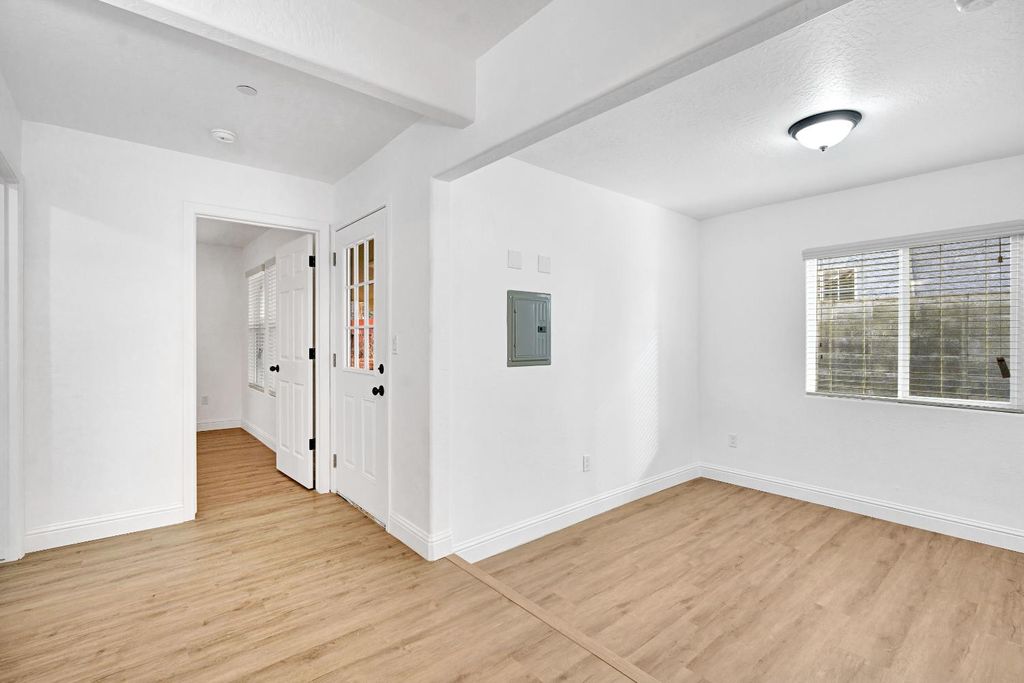 Image 19 of property listing at 4877 E Illinois Avenue, Fresno, CA 93727