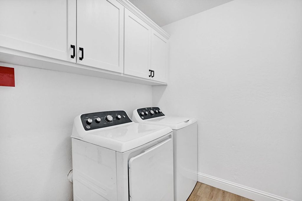 Image 23 of property listing at 4877 E Illinois Avenue, Fresno, CA 93727