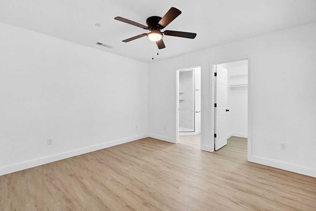 Image 24 of property listing at 4877 E Illinois Avenue, Fresno, CA 93727