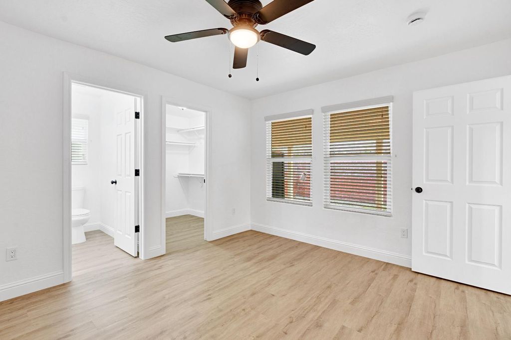 Image 25 of property listing at 4877 E Illinois Avenue, Fresno, CA 93727