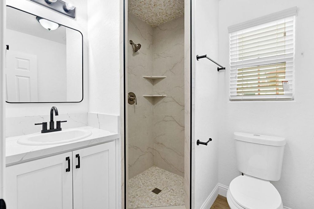 Image 26 of property listing at 4877 E Illinois Avenue, Fresno, CA 93727