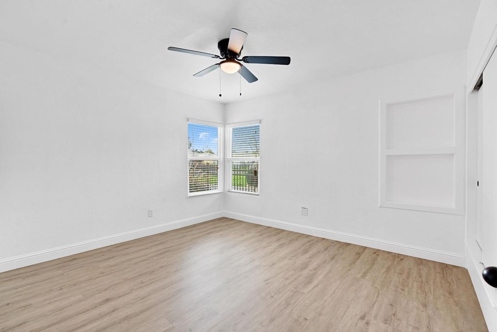 Image 27 of property listing at 4877 E Illinois Avenue, Fresno, CA 93727