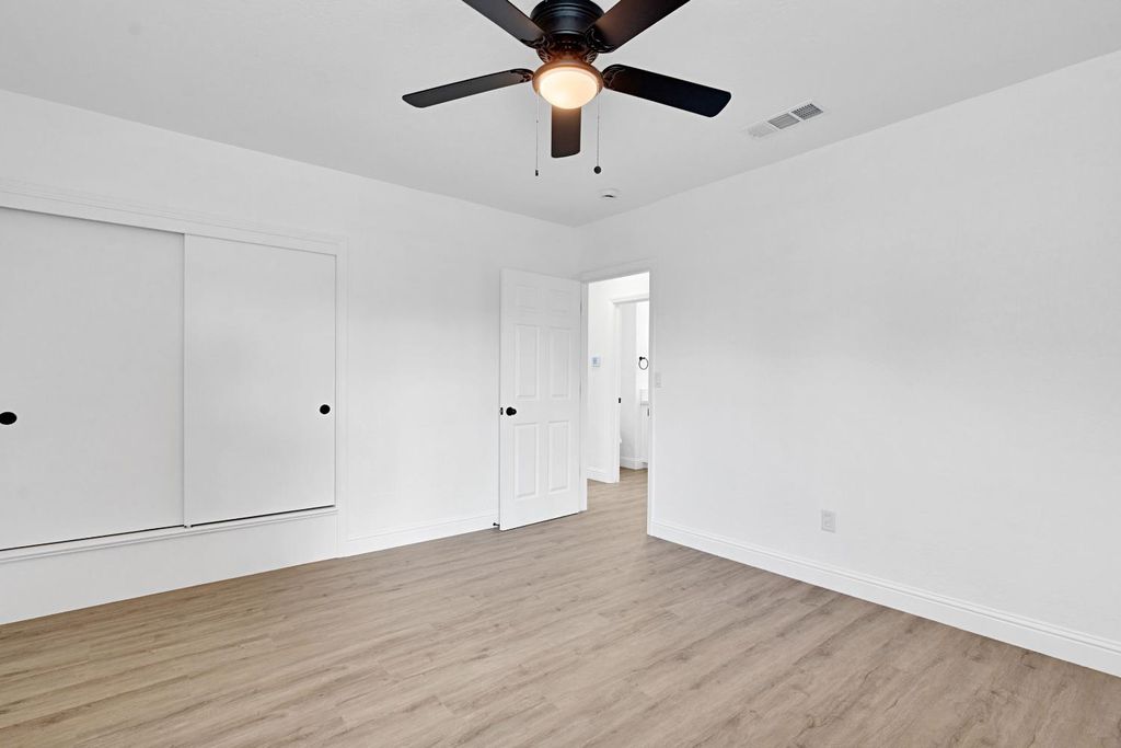 Image 28 of property listing at 4877 E Illinois Avenue, Fresno, CA 93727