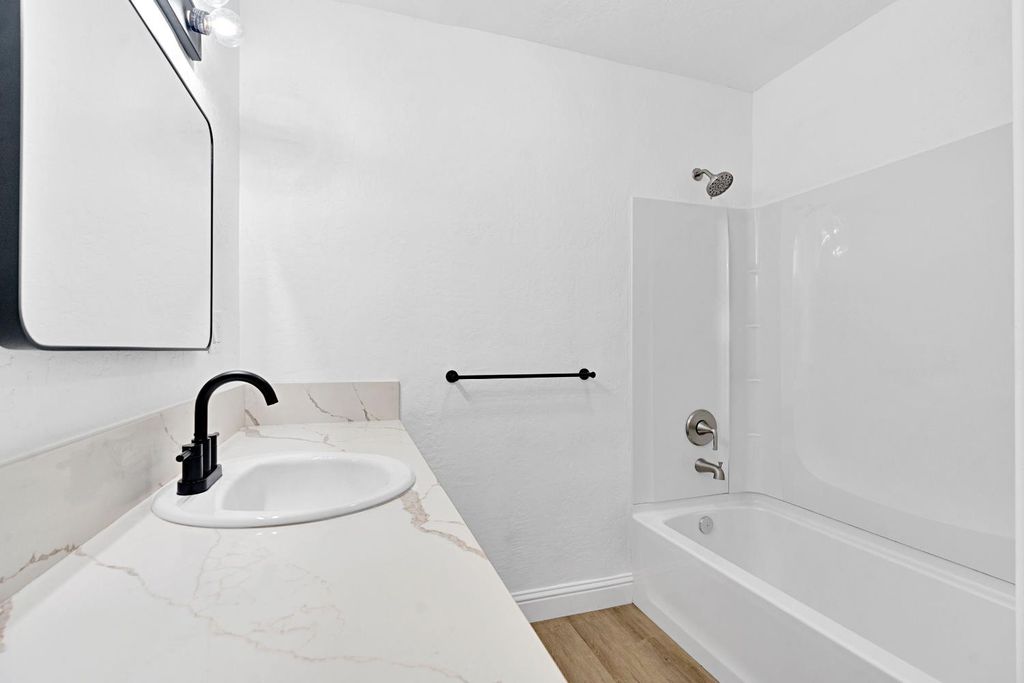 Image 29 of property listing at 4877 E Illinois Avenue, Fresno, CA 93727