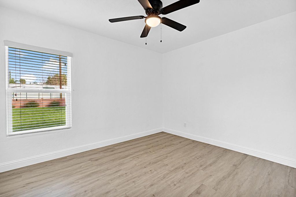 Image 30 of property listing at 4877 E Illinois Avenue, Fresno, CA 93727