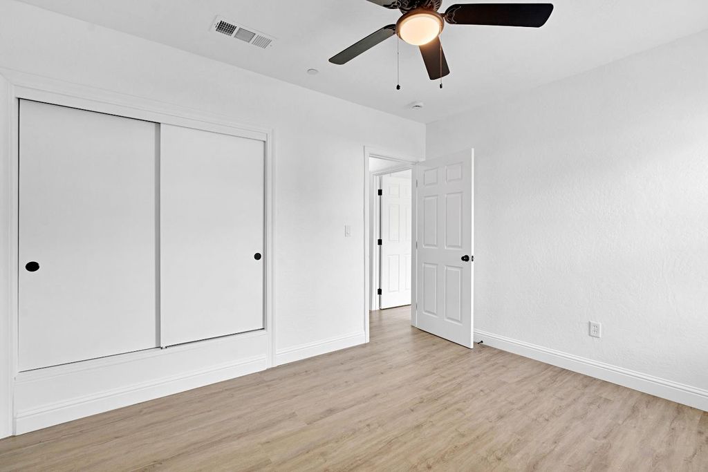 Image 31 of property listing at 4877 E Illinois Avenue, Fresno, CA 93727