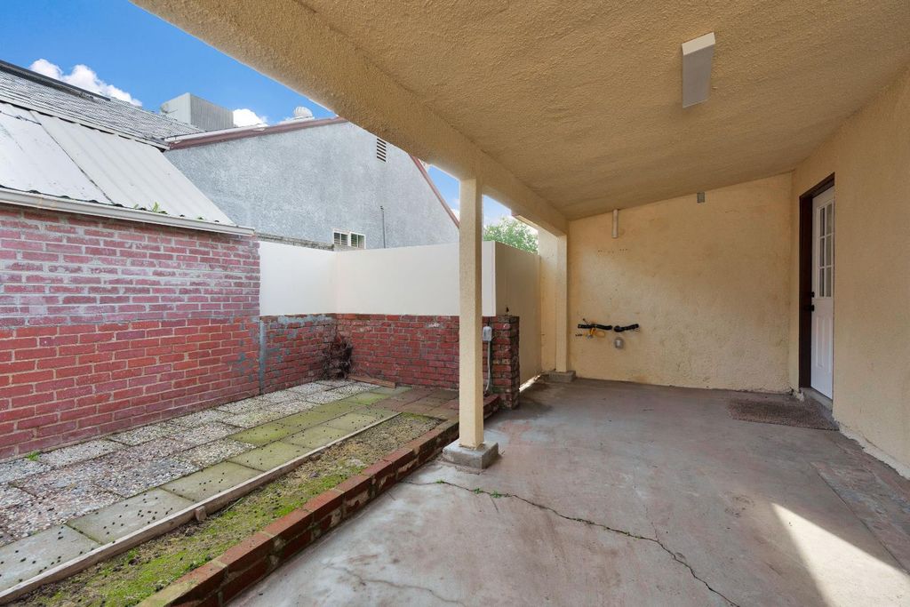 Image 35 of property listing at 4877 E Illinois Avenue, Fresno, CA 93727