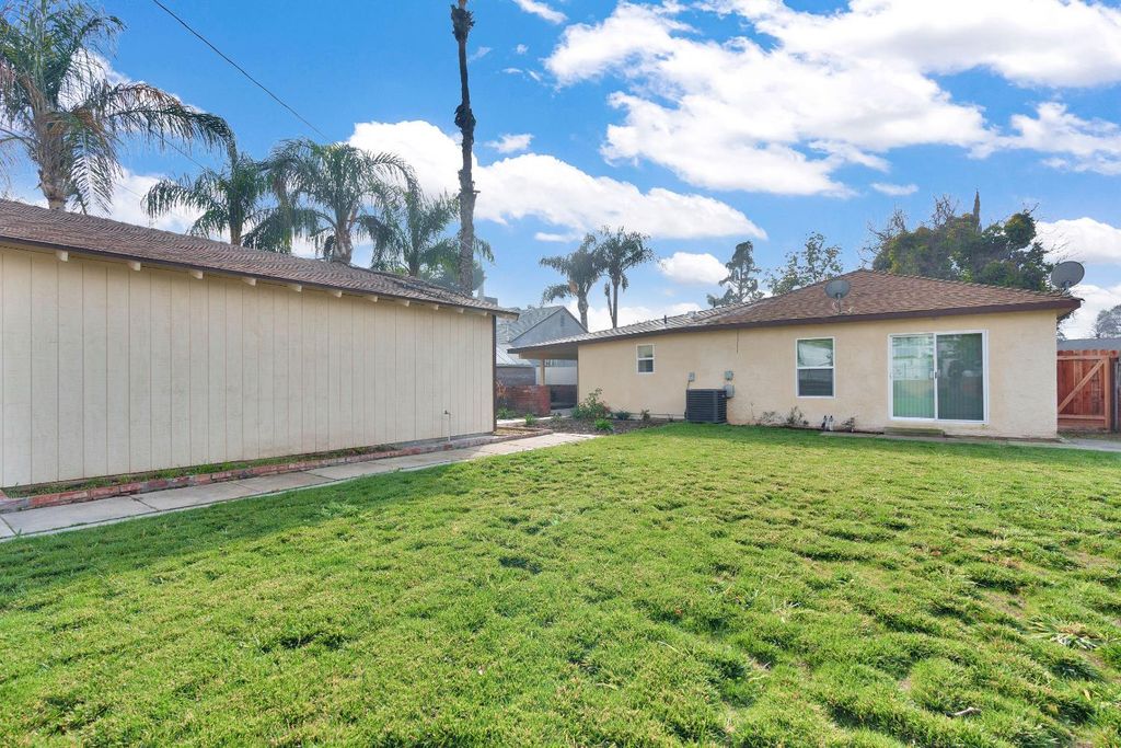 Image 37 of property listing at 4877 E Illinois Avenue, Fresno, CA 93727