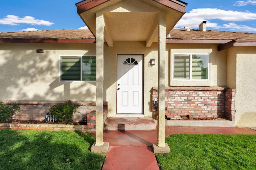 Image 4 of property listing at 4877 E Illinois Avenue, Fresno, CA 93727