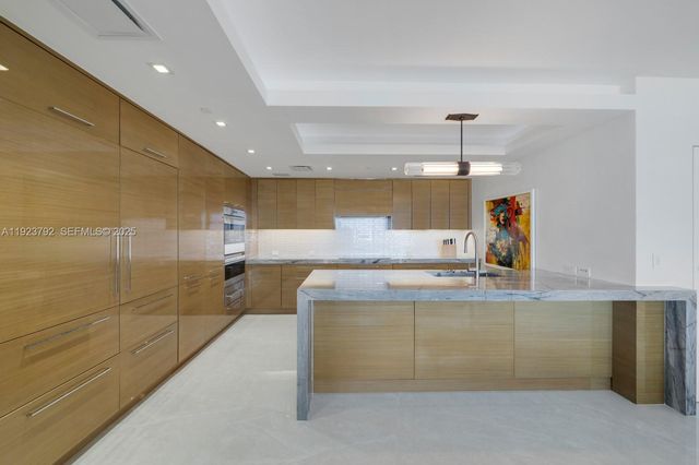 400 Alton Rd 3503, Miami Beach, FL 33139