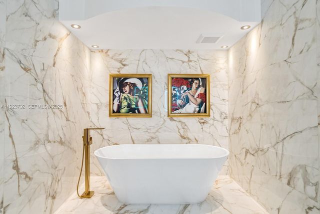 400 Alton Rd 3503, Miami Beach, FL 33139