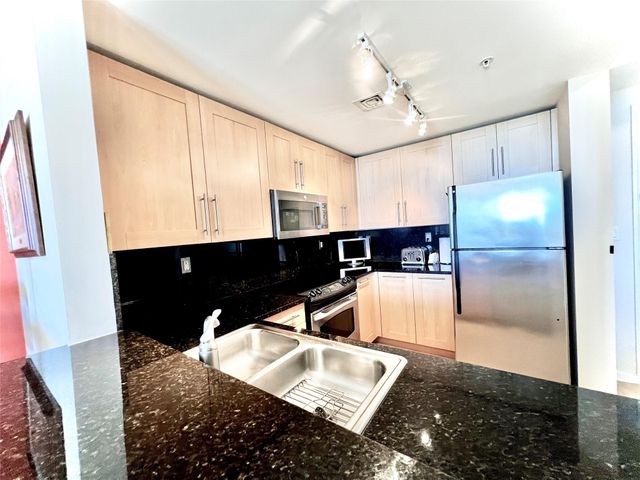 511 5TH AV 2006, Fort Lauderdale, FL 33301