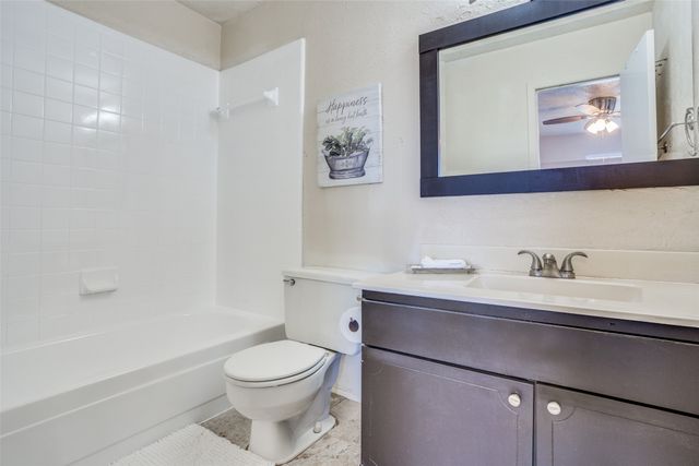 7 W Mountain Lane 37, Grand Prairie, TX 75052