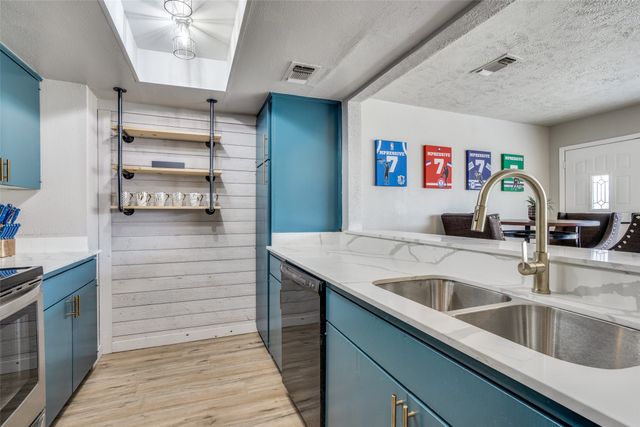 7 W Mountain Lane 37, Grand Prairie, TX 75052