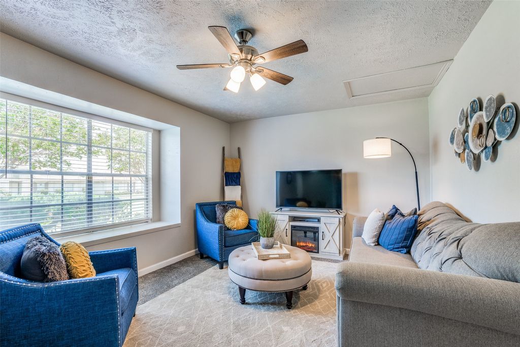 7 W Mountain Lane 37, Grand Prairie, TX 75052