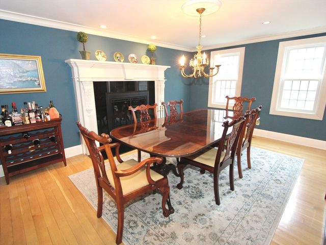 16 Sycamore Dr, Holden, MA 01520