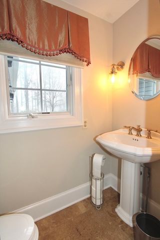 16 Sycamore Dr, Holden, MA 01520