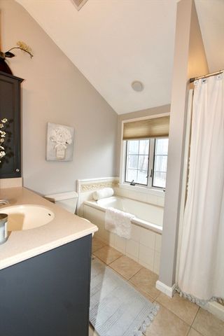 16 Sycamore Dr, Holden, MA 01520