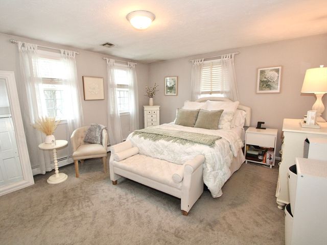 16 Sycamore Dr, Holden, MA 01520