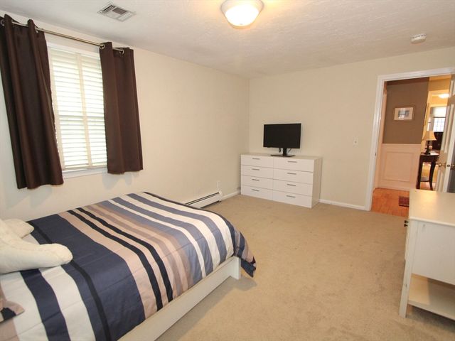 16 Sycamore Dr, Holden, MA 01520