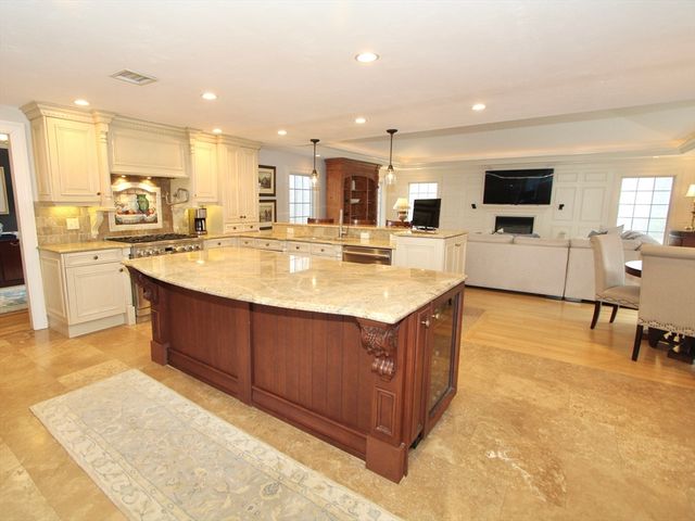 16 Sycamore Dr, Holden, MA 01520