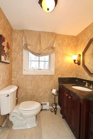 16 Sycamore Dr, Holden, MA 01520