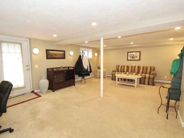 16 Sycamore Dr, Holden, MA 01520