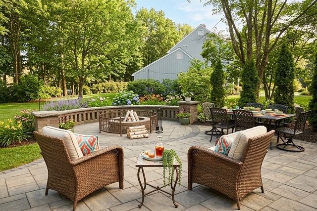 16 Sycamore Dr, Holden, MA 01520