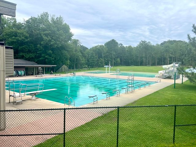 16 Sycamore Dr, Holden, MA 01520