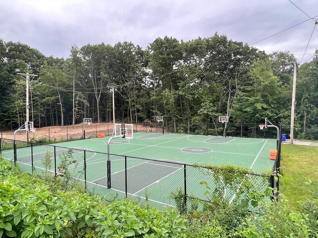 16 Sycamore Dr, Holden, MA 01520