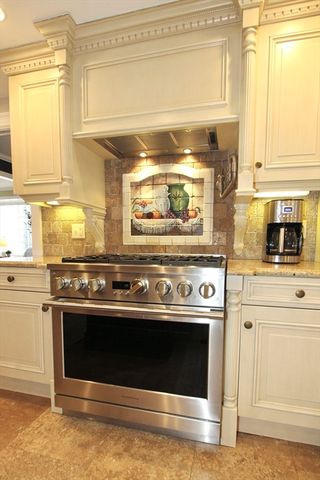 16 Sycamore Dr, Holden, MA 01520