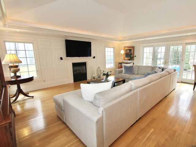 16 Sycamore Dr, Holden, MA 01520