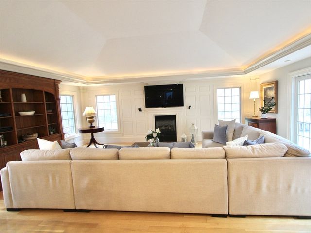 16 Sycamore Dr, Holden, MA 01520