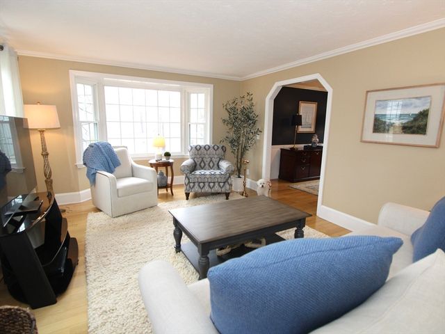 16 Sycamore Dr, Holden, MA 01520