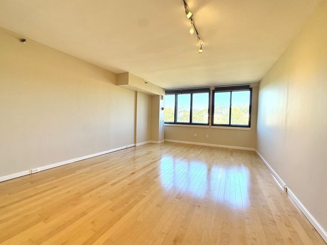 1731 Beacon 422, Brookline, MA 02445
