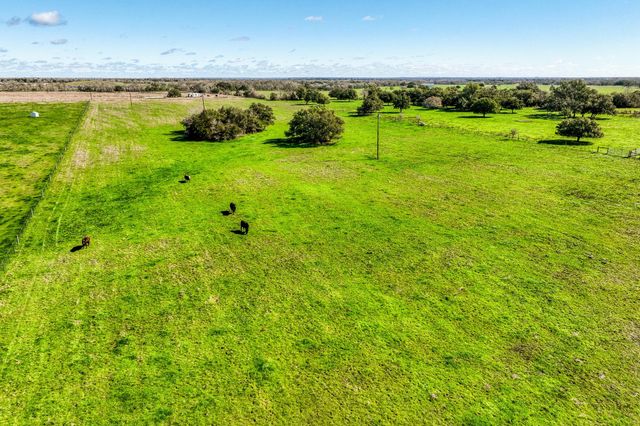 7260 Goehring Road, Ledbetter, TX 78946
