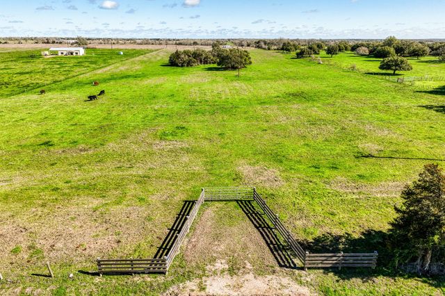 7260 Goehring Road, Ledbetter, TX 78946