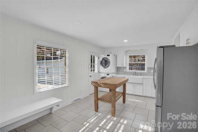 1434 Edgewater Drive, Charlotte, NC 28210