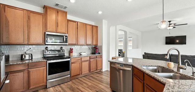 354 Deer Crest Dr, New Braunfels, TX 78130