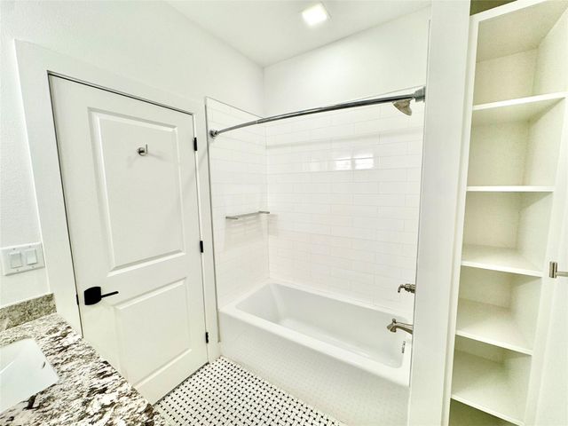 2102 Mechanic Street 101, Galveston, TX 77550