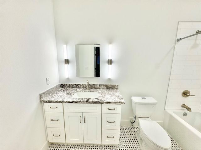 2102 Mechanic Street 101, Galveston, TX 77550